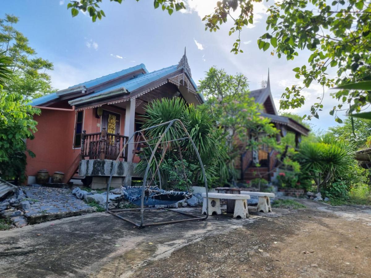 Hello Sichang Bungalow Ко Си Чанг Екстериор снимка