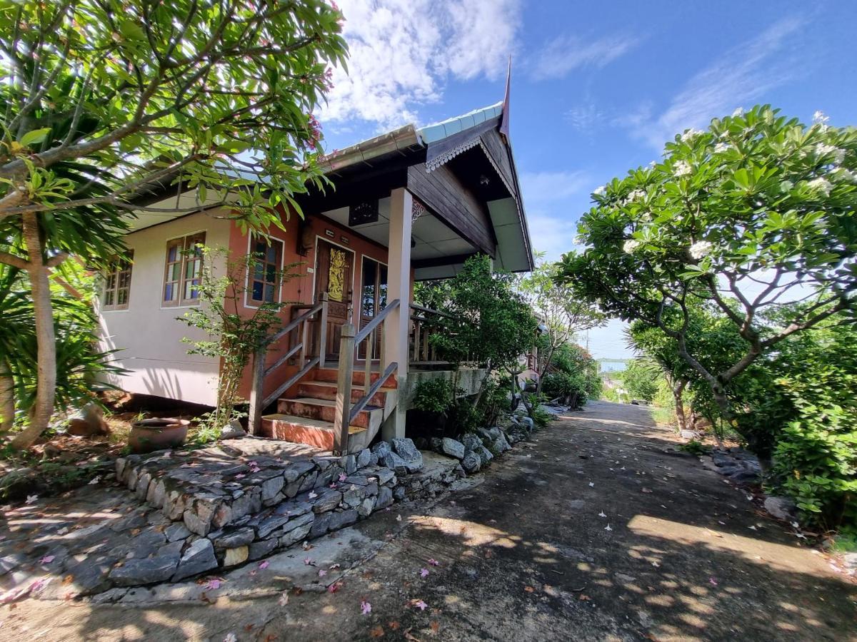 Hello Sichang Bungalow Ко Си Чанг Екстериор снимка