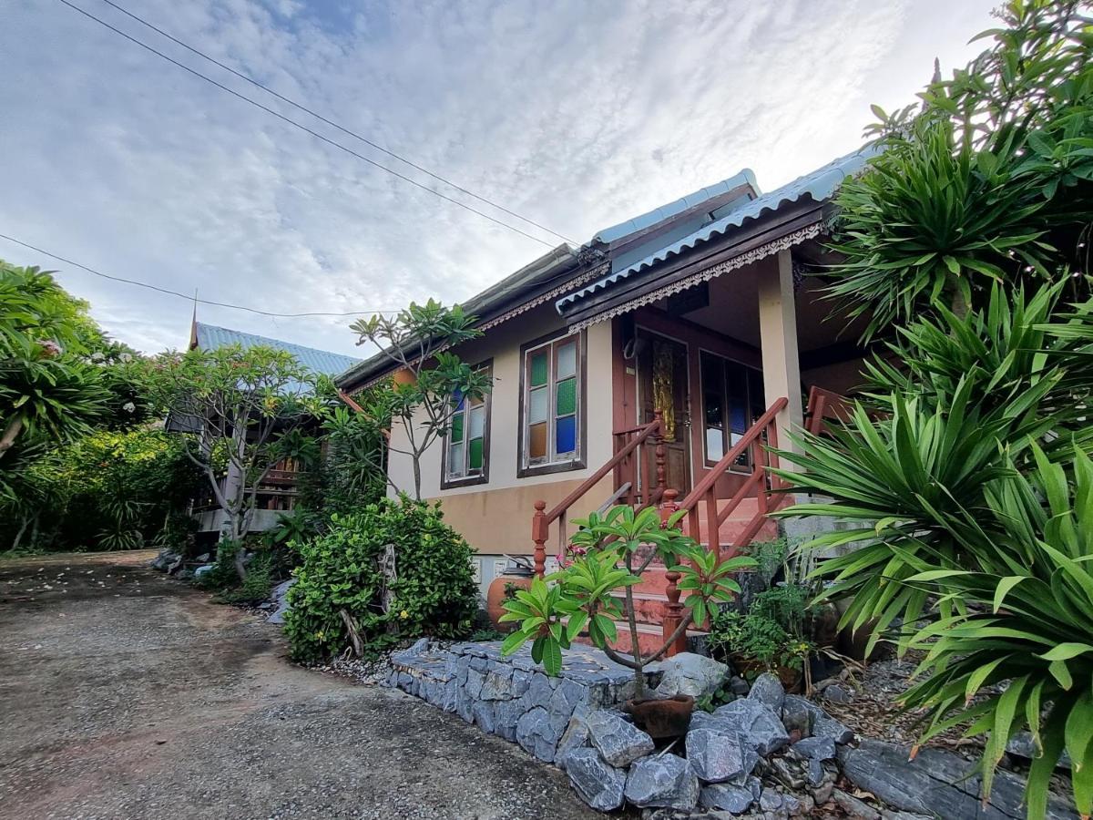 Hello Sichang Bungalow Ко Си Чанг Екстериор снимка
