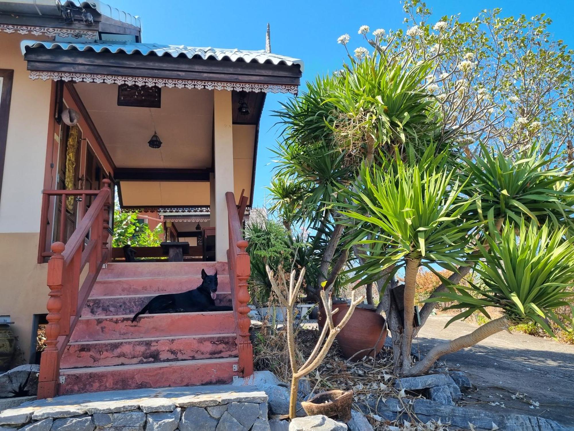 Hello Sichang Bungalow Ко Си Чанг Екстериор снимка