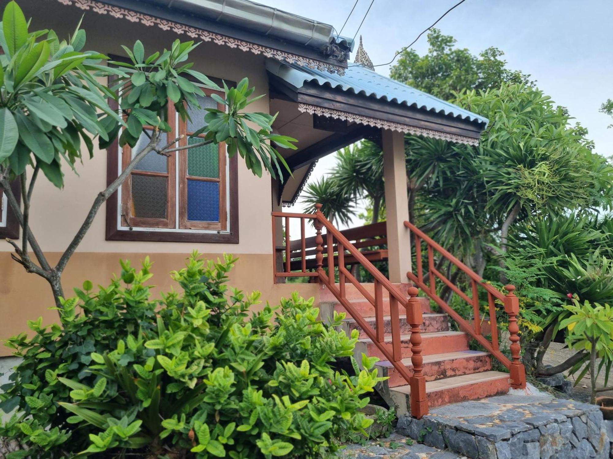 Hello Sichang Bungalow Ко Си Чанг Екстериор снимка