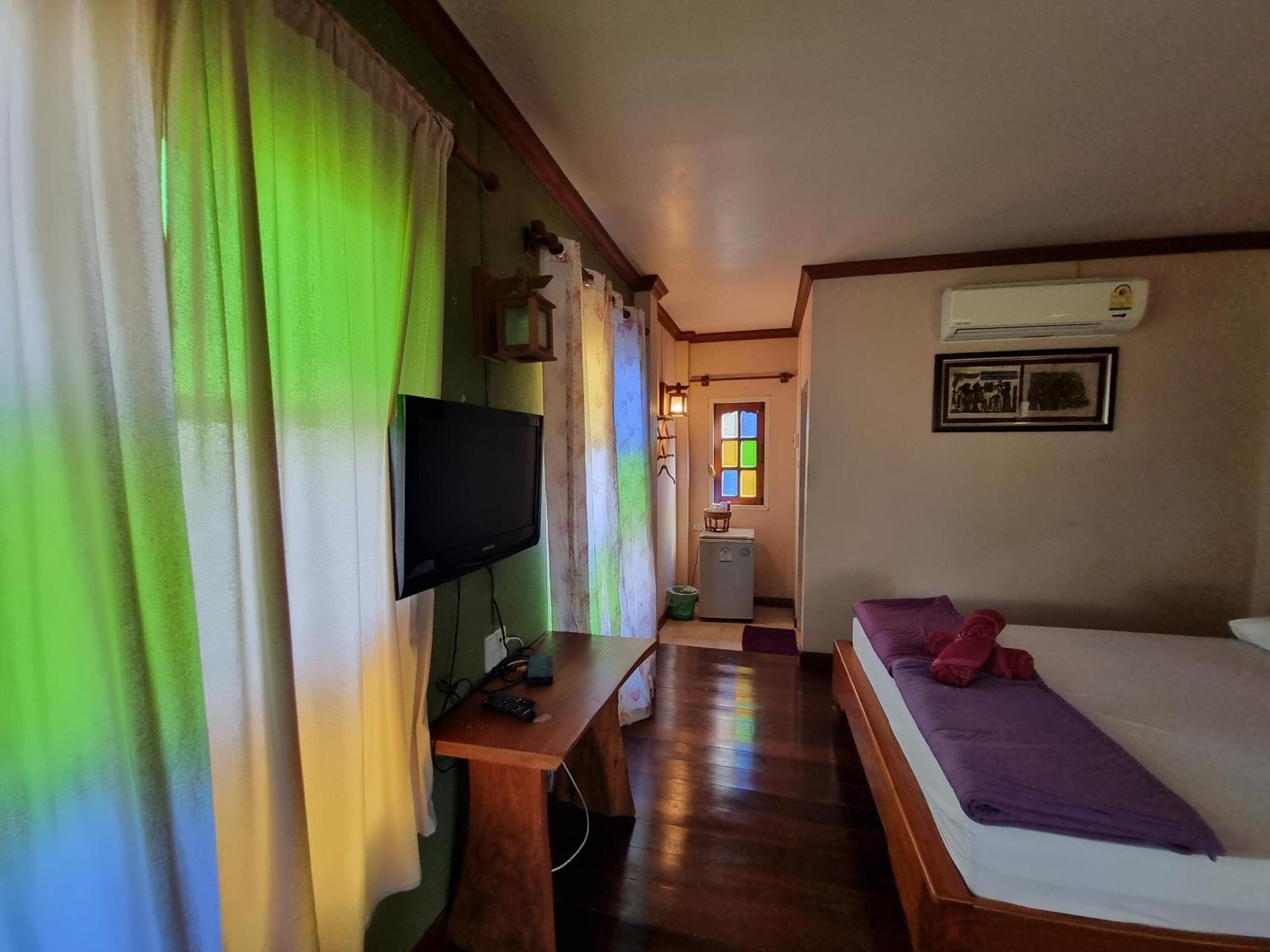 Hello Sichang Bungalow Hotel Ко Си Чанг Стая снимка