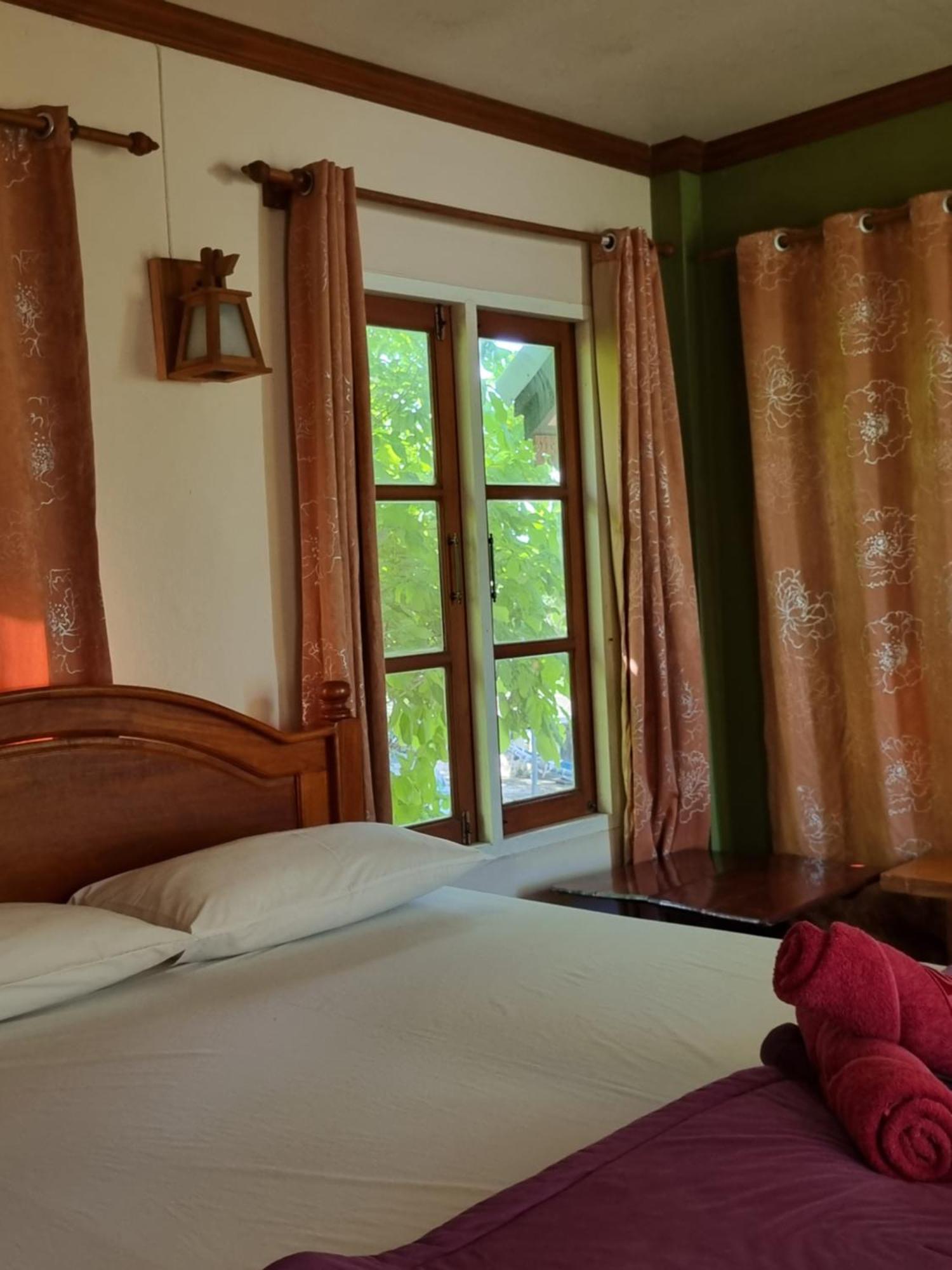Hello Sichang Bungalow Ко Си Чанг Стая снимка